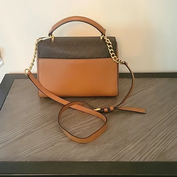 Micheal Kors Crossbody - Picture 3 of 5